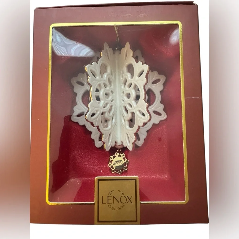 LENOX 2008 FROSTED FANTASY 3D SNOWFLAKE Ornament NEW in BOX Christmas Holiday